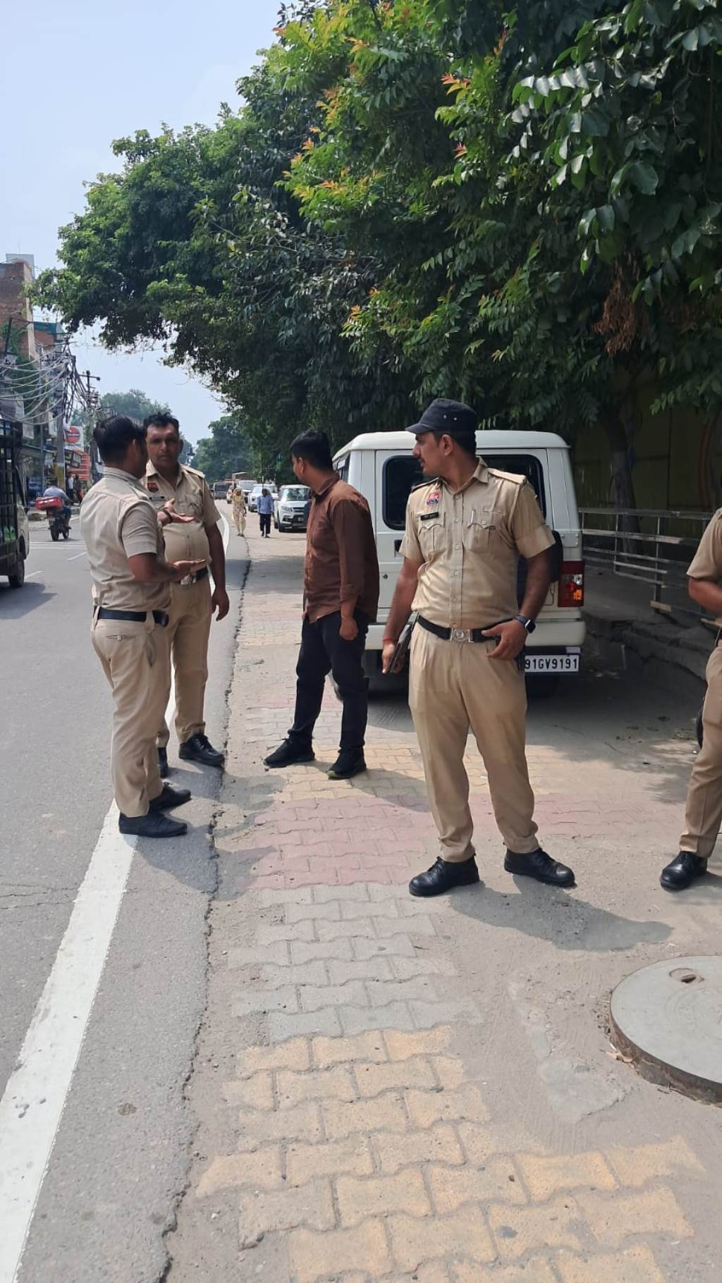 ओवरलोड डंपरों पर एसडीएम का एक्शन  चार वाहनों के काटे चालान 